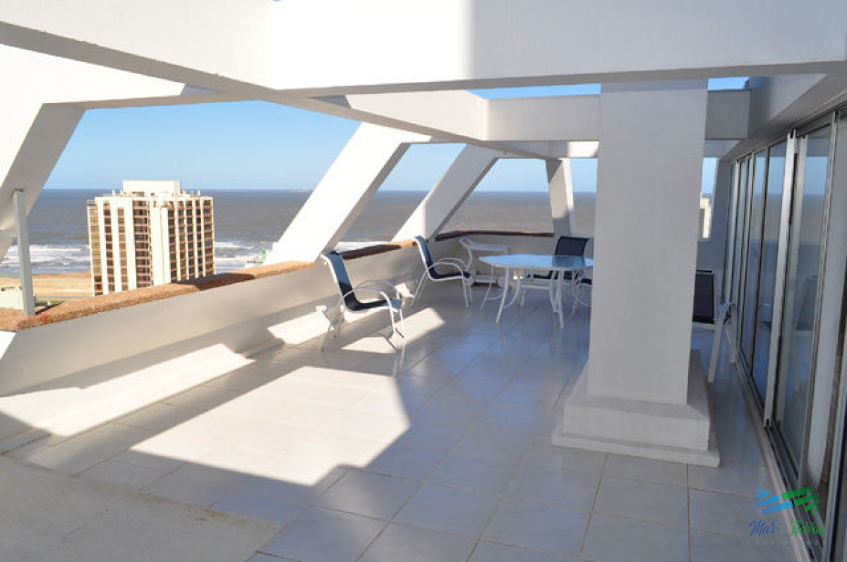 Apartamento ID.5142 - En venta apartamento 3 dormitorios y 3 baños en brava 