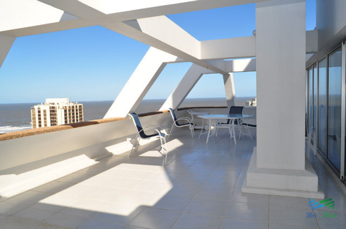 Apartamento ID.5142 - En venta apartamento 3 dormitorios y 3 baños en brava 