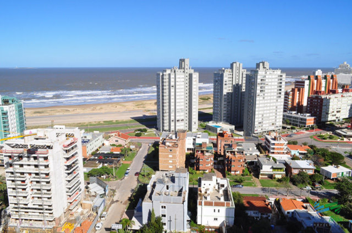 Apartamento ID.5142 - En venta apartamento 3 dormitorios y 3 baños en brava 