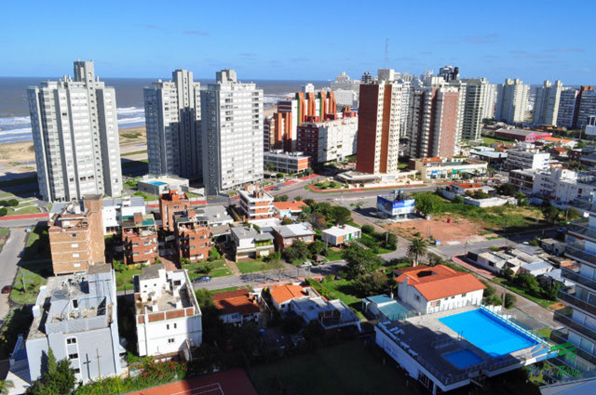 Apartamento ID.5142 - En venta apartamento 3 dormitorios y 3 baños en brava 