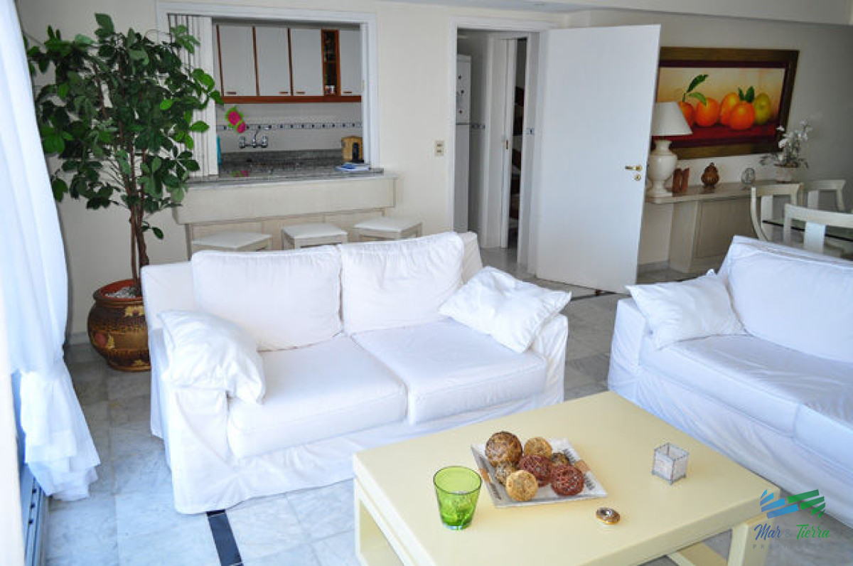Apartamento ID.5142 - En venta apartamento 3 dormitorios y 3 baños en brava 