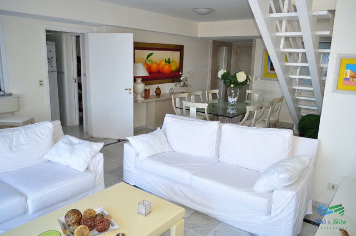 Apartamento ID.5142 - En venta apartamento 3 dormitorios y 3 baños en brava 