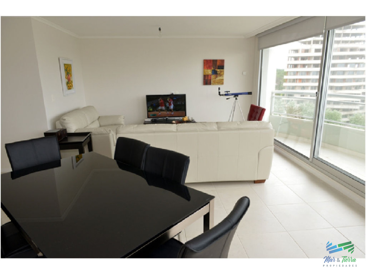 Apartamento ID.5129 - En venta apartamento de 3 dormitorios en Ocean Drive, piso alto con vista al mar, Roosevelt, Punta del Este.