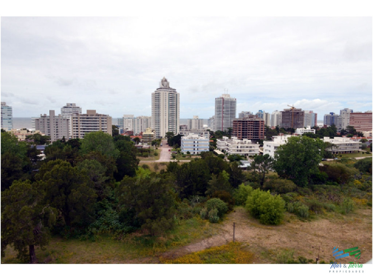 Apartamento ID.5129 - En venta apartamento de 3 dormitorios en Ocean Drive, piso alto con vista al mar, Roosevelt, Punta del Este.