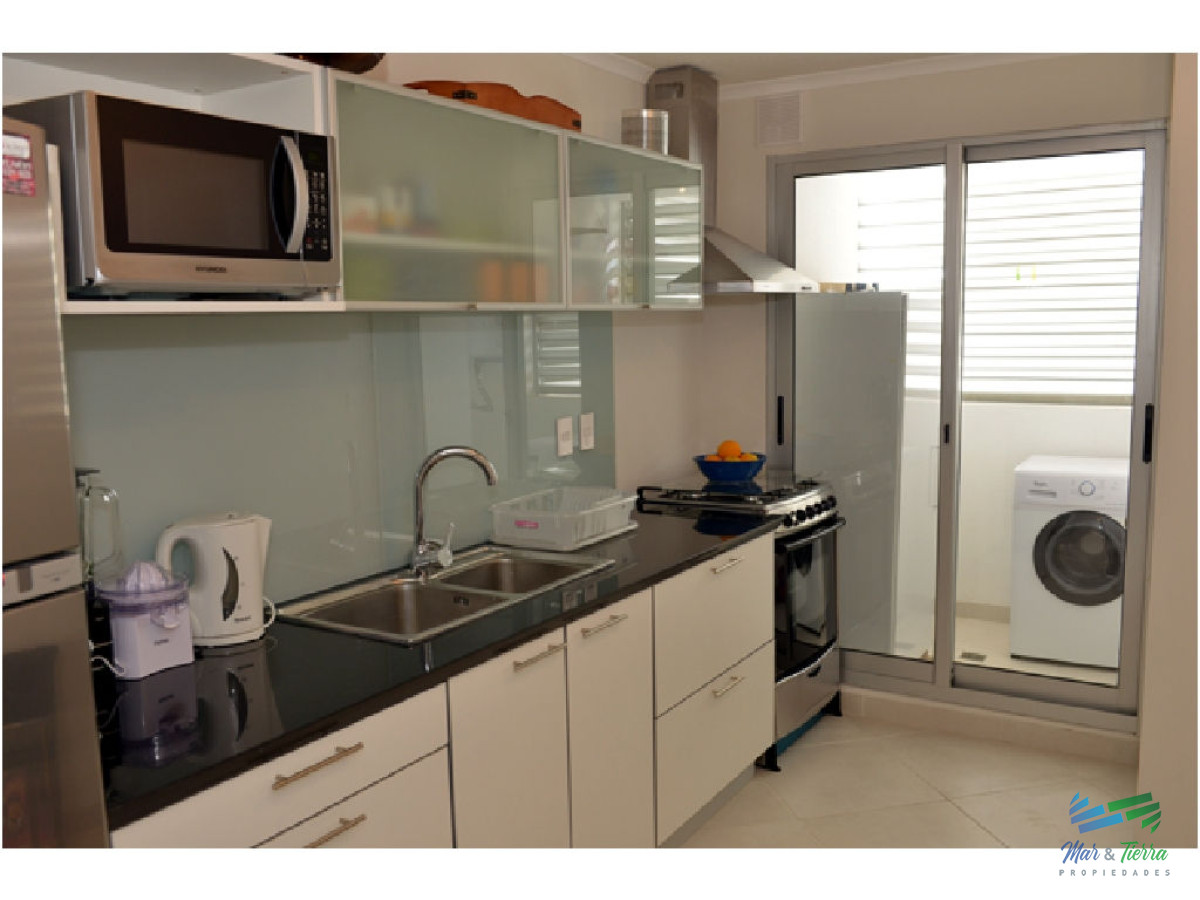 Apartamento ID.5129 - En venta apartamento de 3 dormitorios en Ocean Drive, piso alto con vista al mar, Roosevelt, Punta del Este.
