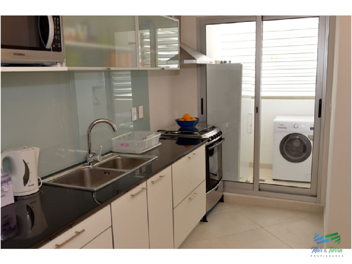 Apartamento ID.5129 - En venta apartamento de 3 dormitorios en Ocean Drive, piso alto con vista al mar, Roosevelt, Punta del Este.