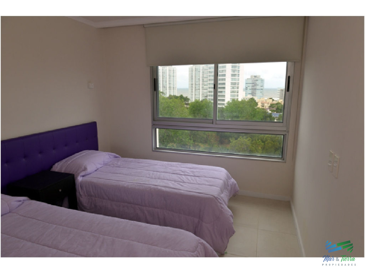 Apartamento ID.5129 - En venta apartamento de 3 dormitorios en Ocean Drive, piso alto con vista al mar, Roosevelt, Punta del Este.