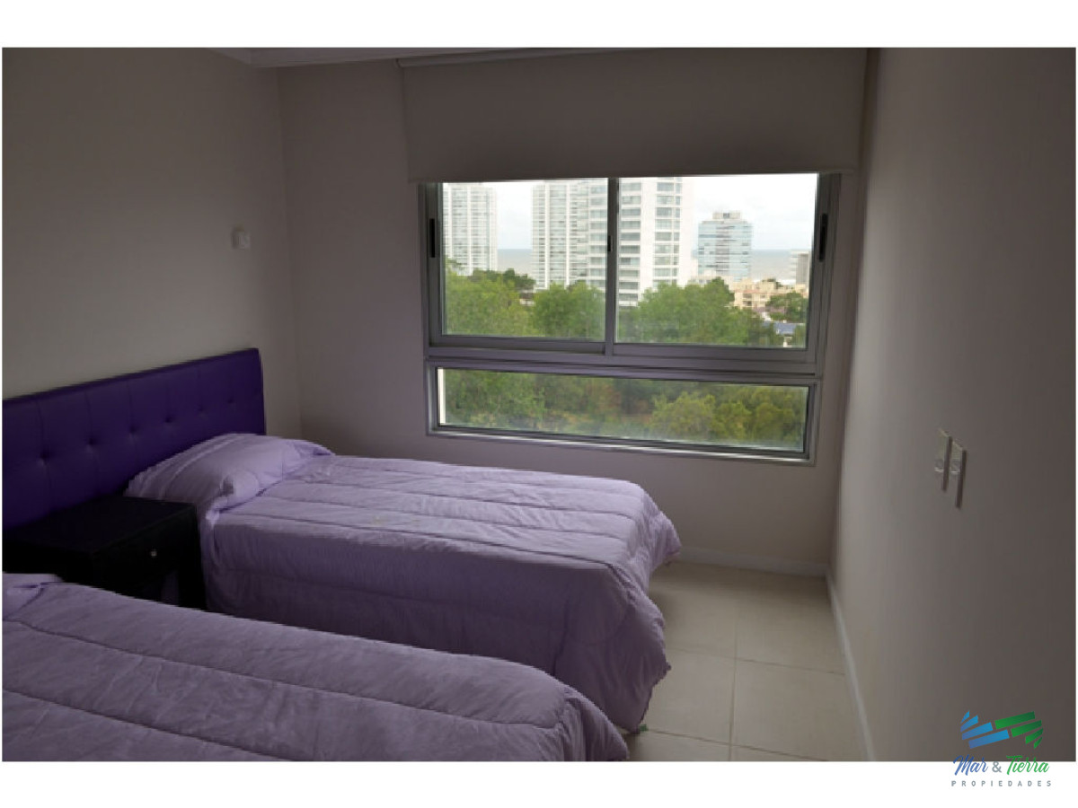 Apartamento ID.5129 - En venta apartamento de 3 dormitorios en Ocean Drive, piso alto con vista al mar, Roosevelt, Punta del Este.