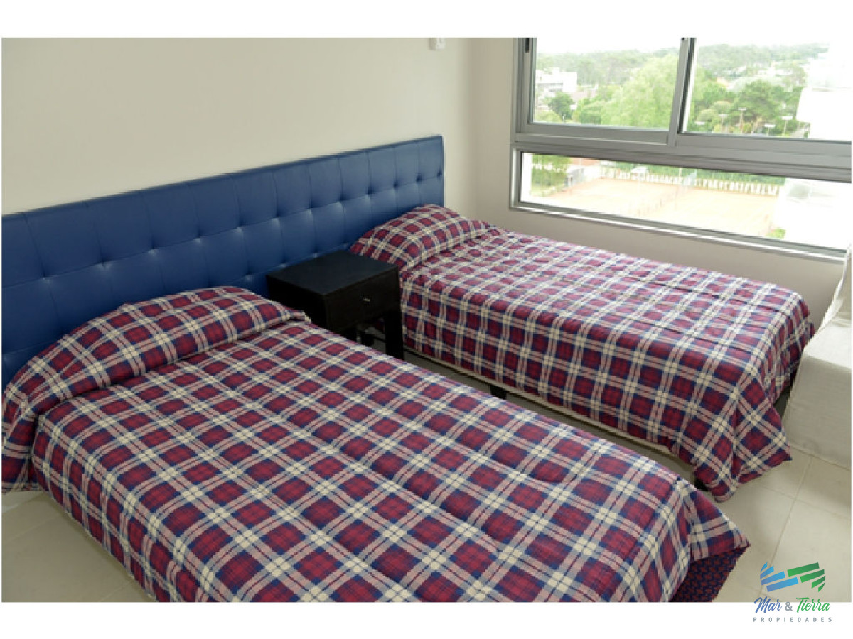 Apartamento ID.5129 - En venta apartamento de 3 dormitorios en Ocean Drive, piso alto con vista al mar, Roosevelt, Punta del Este.