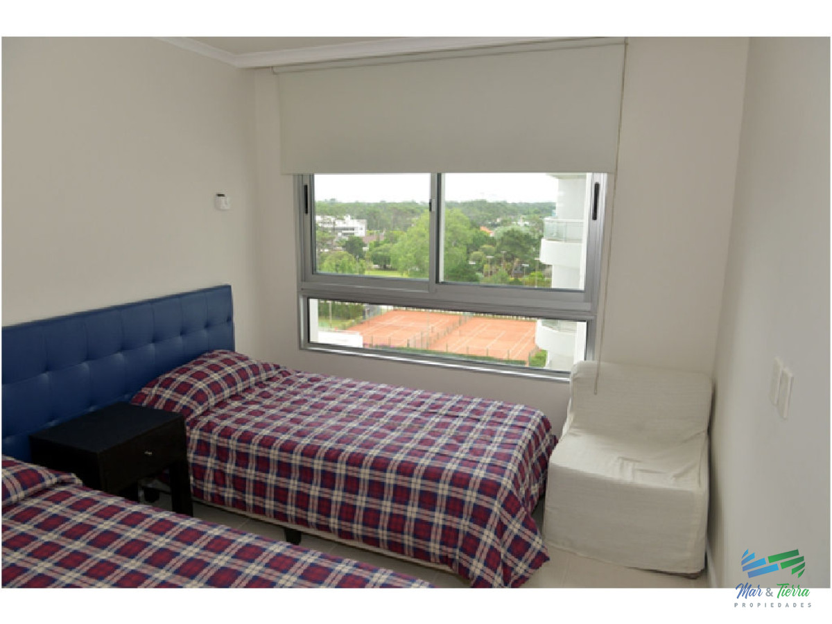 Apartamento ID.5129 - En venta apartamento de 3 dormitorios en Ocean Drive, piso alto con vista al mar, Roosevelt, Punta del Este.