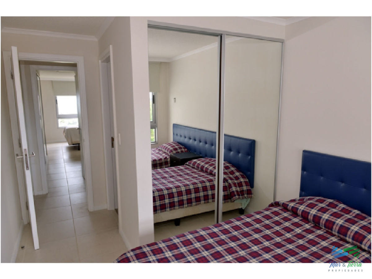 Apartamento ID.5129 - En venta apartamento de 3 dormitorios en Ocean Drive, piso alto con vista al mar, Roosevelt, Punta del Este.