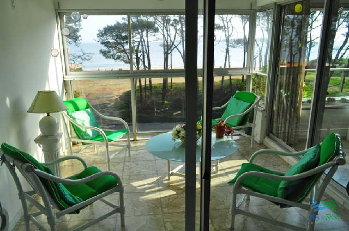 Apartamento ID.5130 - En venta apartamento 2 dormitorios, 2 baños, con servicios frente al mar, playa Mansa, Punta del Este