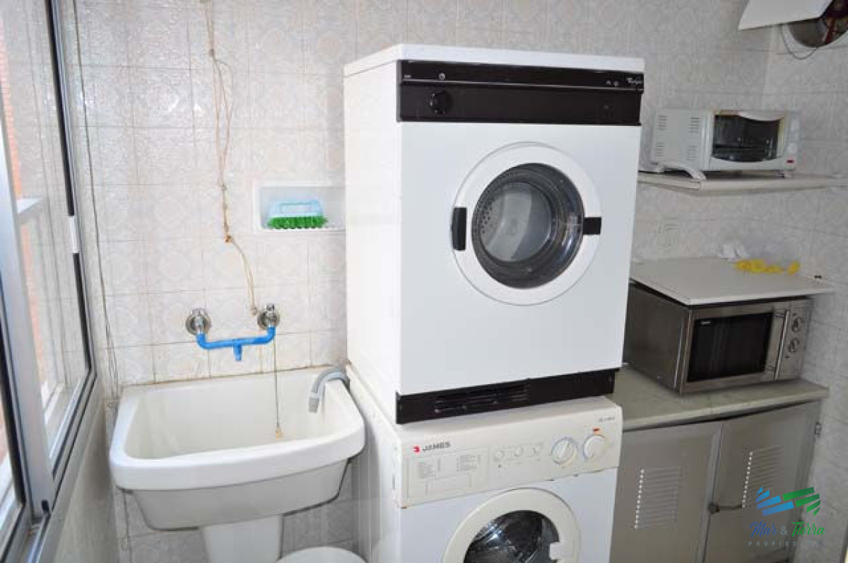 Apartamento ID.5130 - En venta apartamento 2 dormitorios, 2 baños, con servicios frente al mar, playa Mansa, Punta del Este