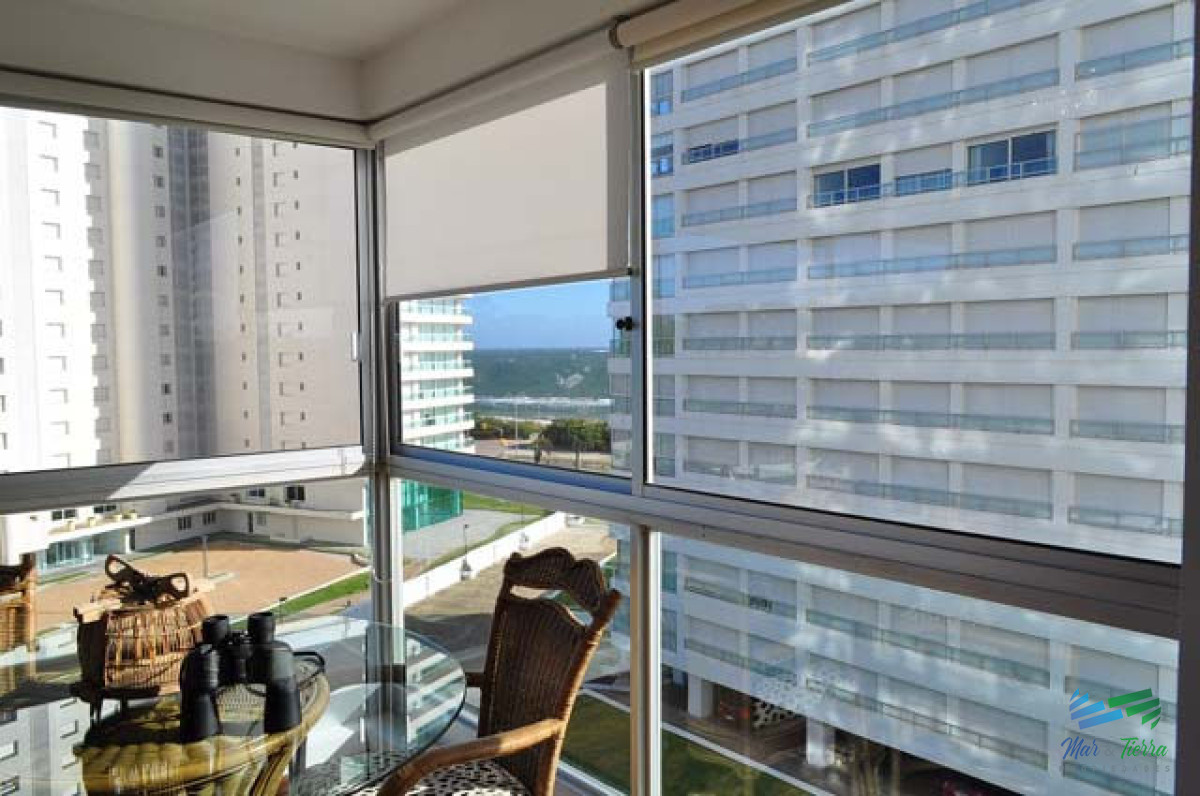 Apartamento ID.5133 - En venta apartamento 3 dormitorios, 2 baños, frente al mar, playa Mansa, Punta del Este.