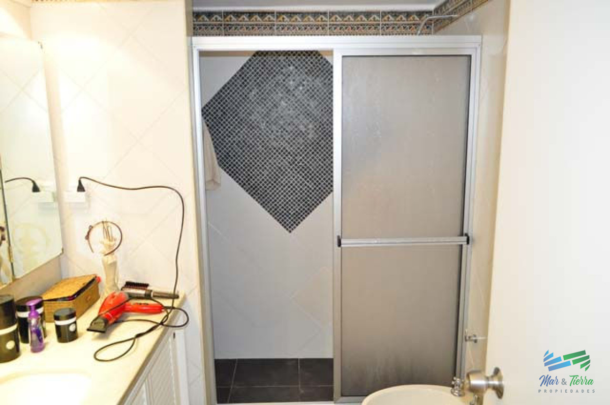 Apartamento ID.5133 - En venta apartamento 3 dormitorios, 2 baños, frente al mar, playa Mansa, Punta del Este.