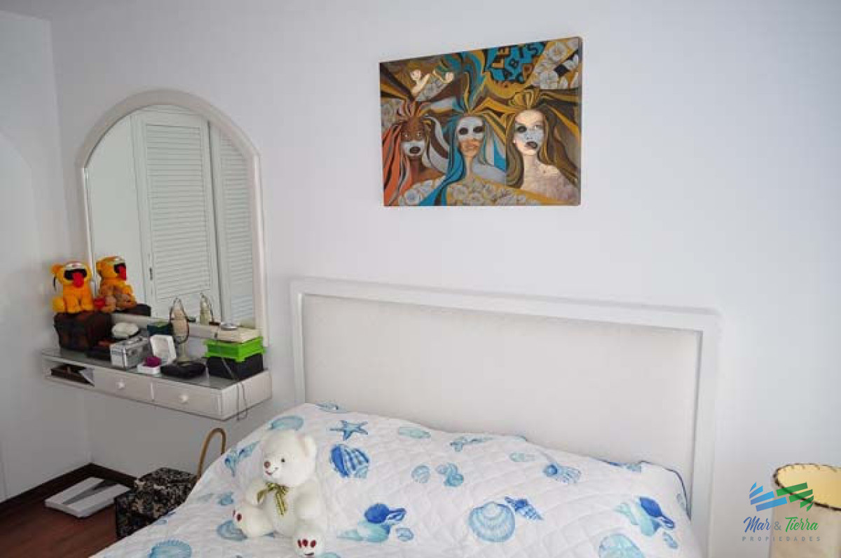 Apartamento ID.5133 - En venta apartamento 3 dormitorios, 2 baños, frente al mar, playa Mansa, Punta del Este.