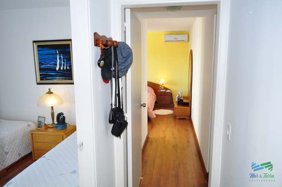 Apartamento ID.5133 - En venta apartamento 3 dormitorios, 2 baños, frente al mar, playa Mansa, Punta del Este.
