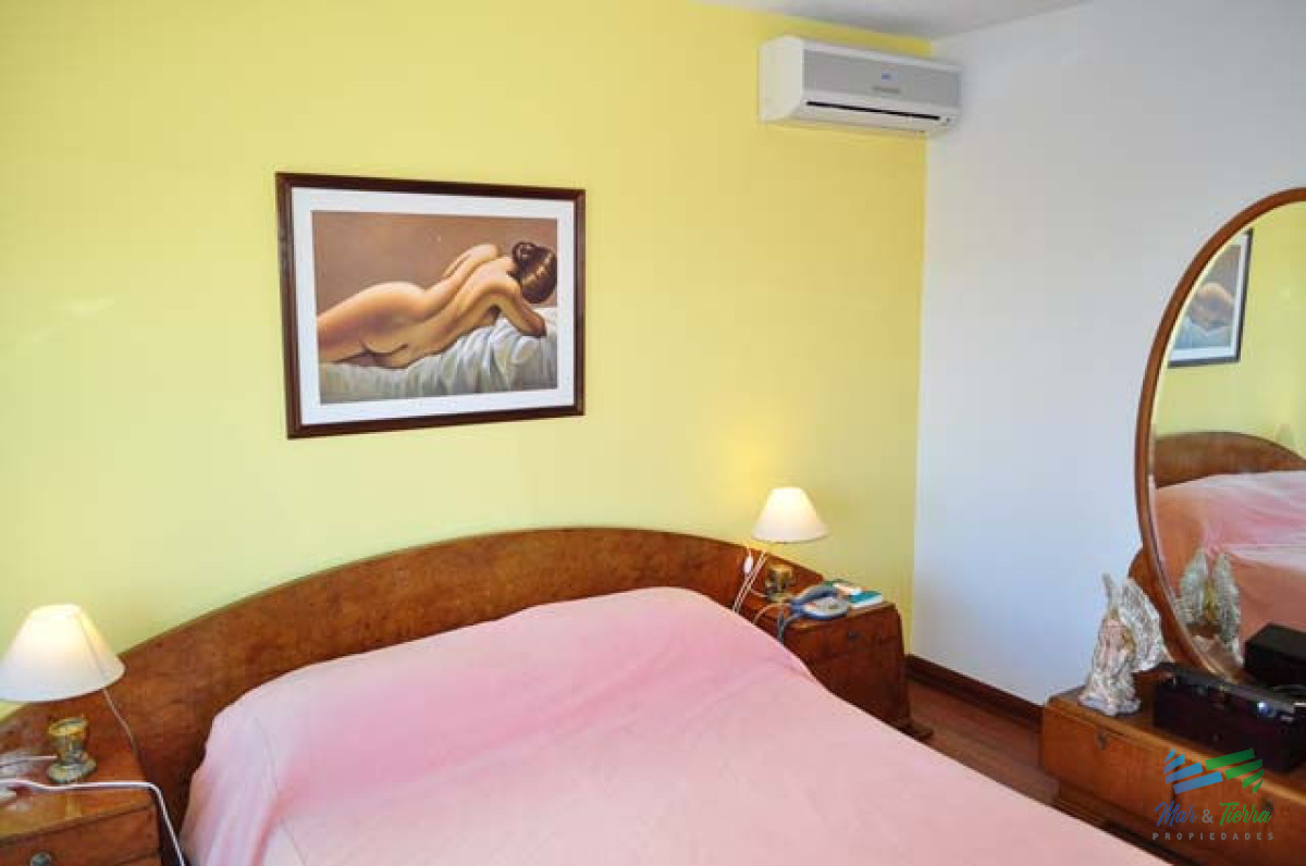 Apartamento ID.5133 - En venta apartamento 3 dormitorios, 2 baños, frente al mar, playa Mansa, Punta del Este.