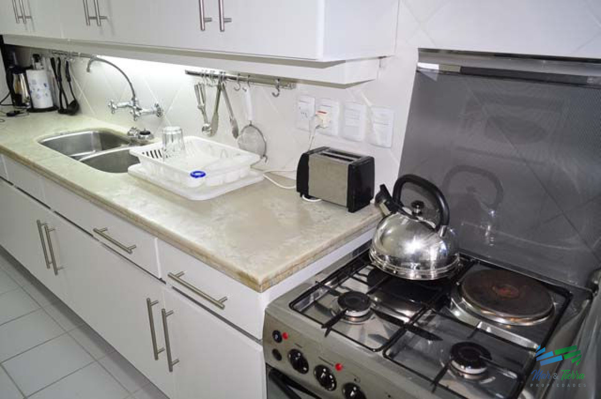 Apartamento ID.5133 - En venta apartamento 3 dormitorios, 2 baños, frente al mar, playa Mansa, Punta del Este.