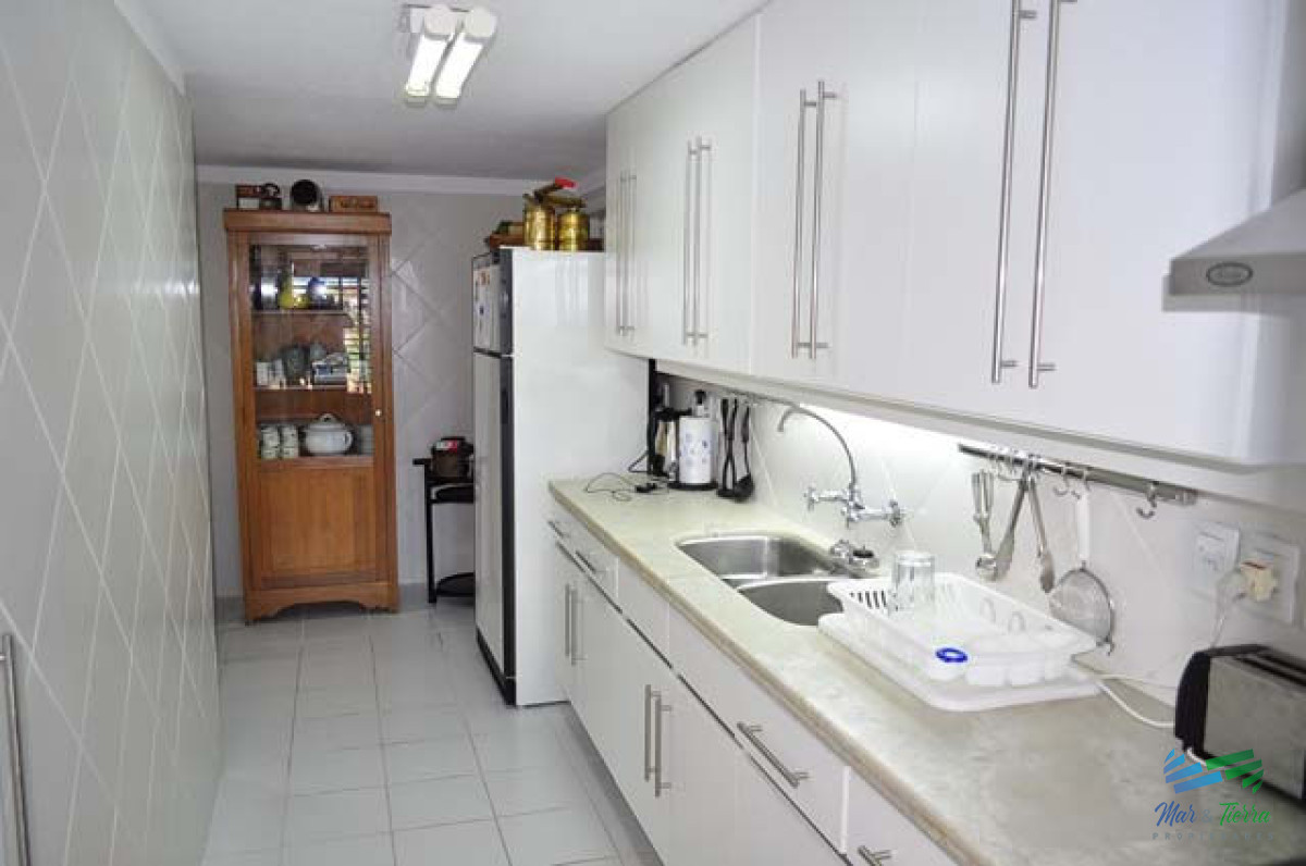 Apartamento ID.5133 - En venta apartamento 3 dormitorios, 2 baños, frente al mar, playa Mansa, Punta del Este.