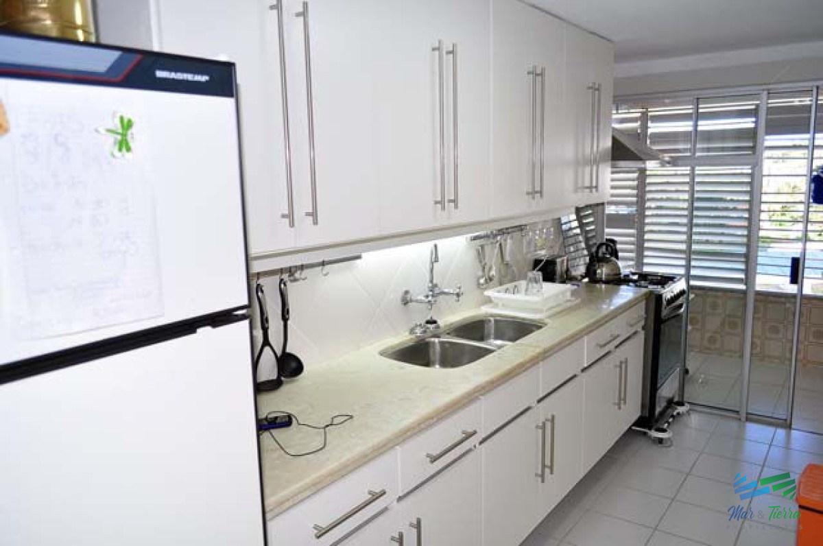 Apartamento ID.5133 - En venta apartamento 3 dormitorios, 2 baños, frente al mar, playa Mansa, Punta del Este.