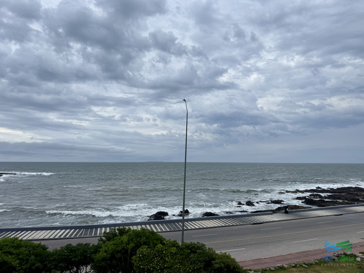 Apartamento ID.5526 - Venta apartamento 3 dormitorios frente a la brava en Peninsula, Punta del Este