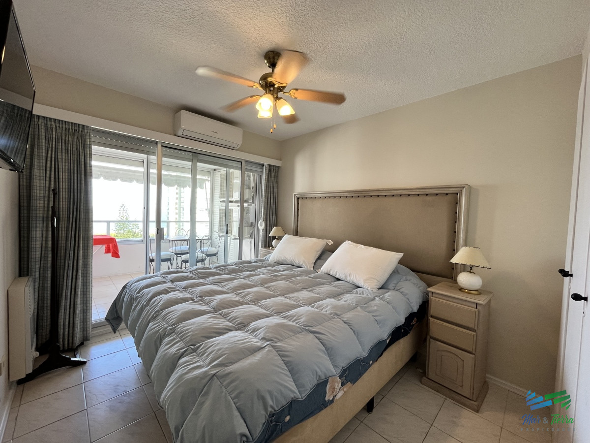 Apartamento ID.5775 - En venta apartamento 1 dormitorio y medio en Playa Mansa, complejo Lincon Center, Punta del este