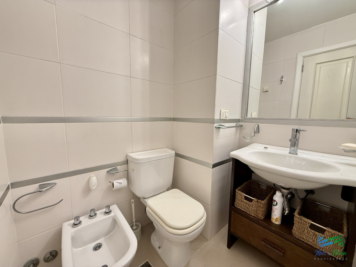 Apartamento ID.5785 - En venta apartamento 3 dormitorios en Manantiales, frente al Mar, Punta del Este.