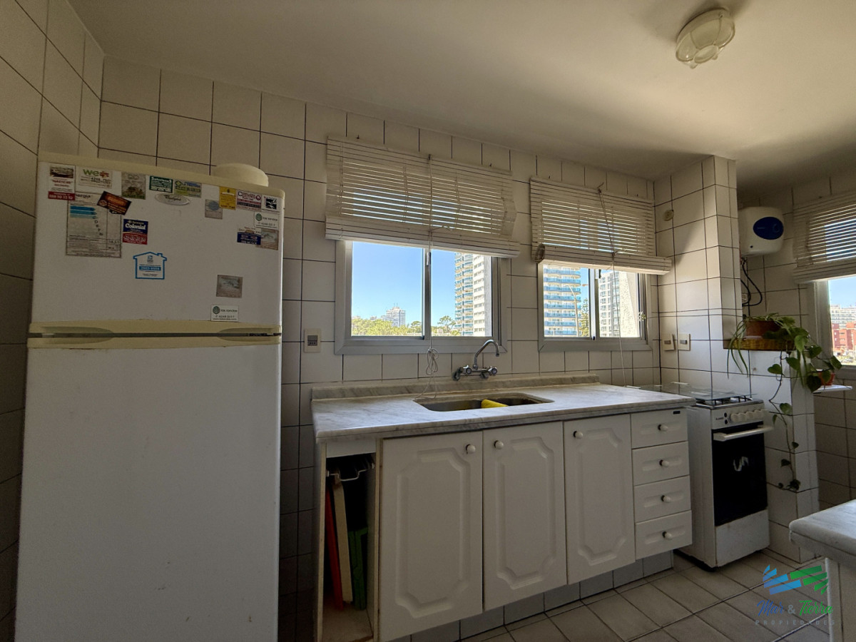 Apartamento ID.5430 - En venta apartamento 3 dormitorios en playa mansa, cerca Peninsula, Punta del Este.