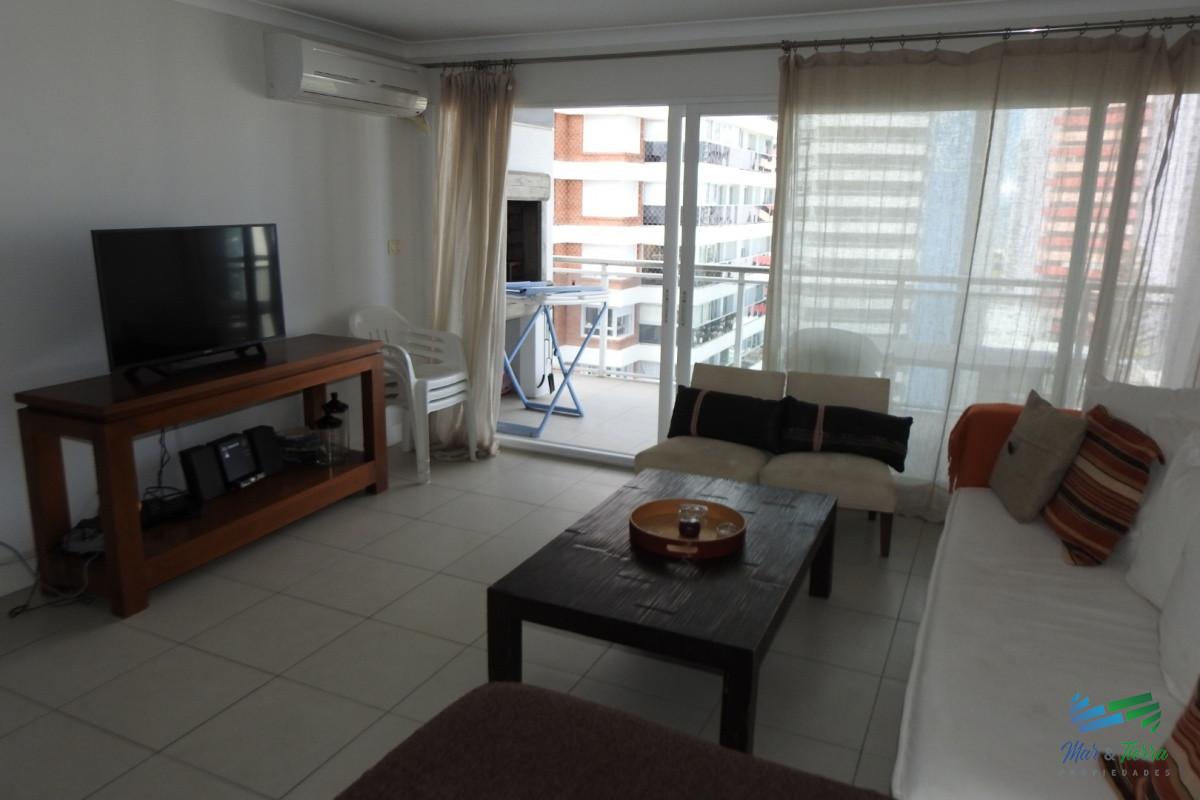 Apartamento ID.5784 - En venta apartamento 3 dormtirorios con parrillero propio, buenos servicios, playa Brava, Punta del Este