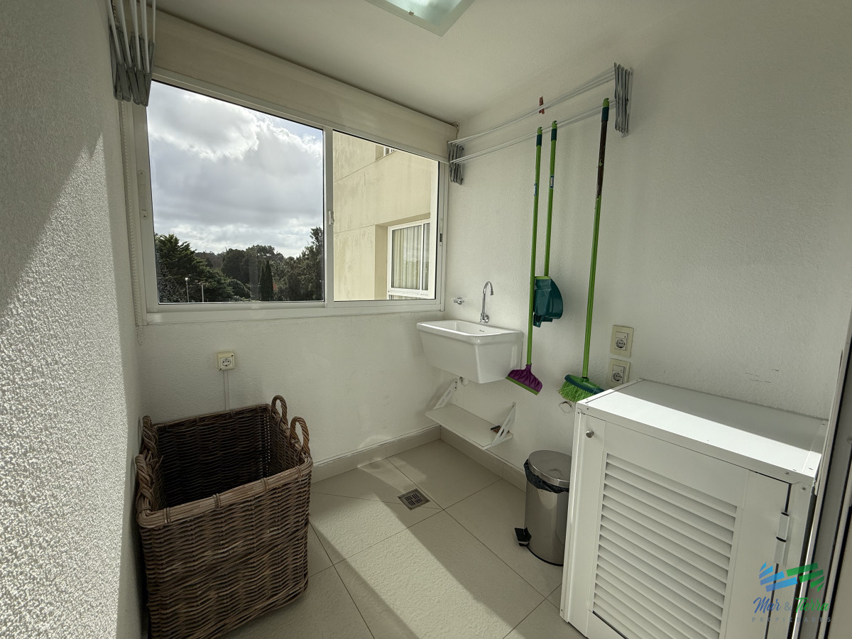 Apartamento ID.3234 - En venta, espectacular planta en primera línea sobre el mar!!!