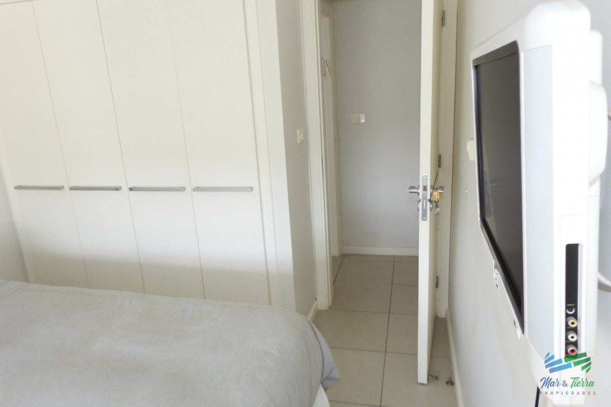 Apartamento ID.5784 - En venta apartamento 3 dormtirorios con parrillero propio, buenos servicios, playa Brava, Punta del Este