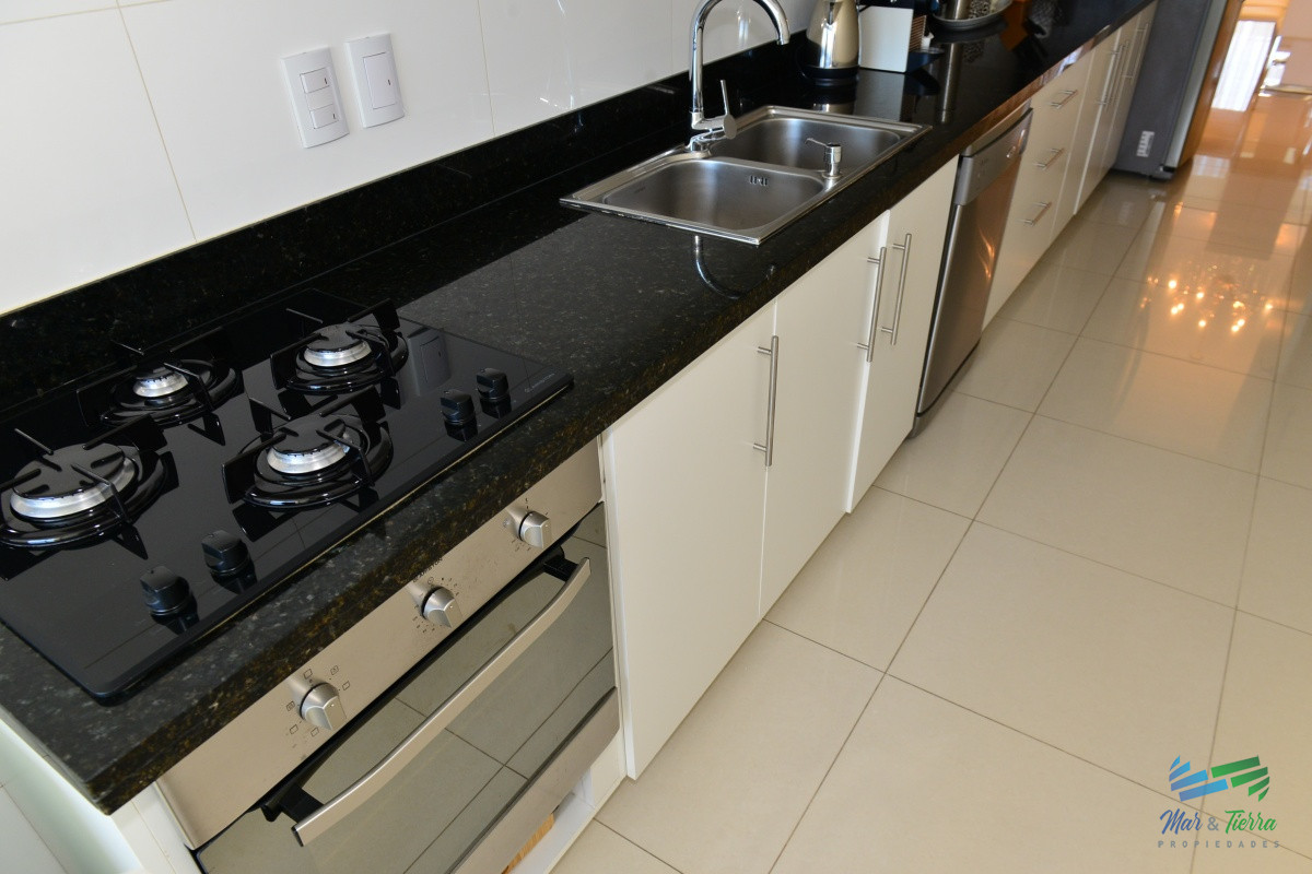 Apartamento ID.3234 - En venta, espectacular planta en primera línea sobre el mar!!!