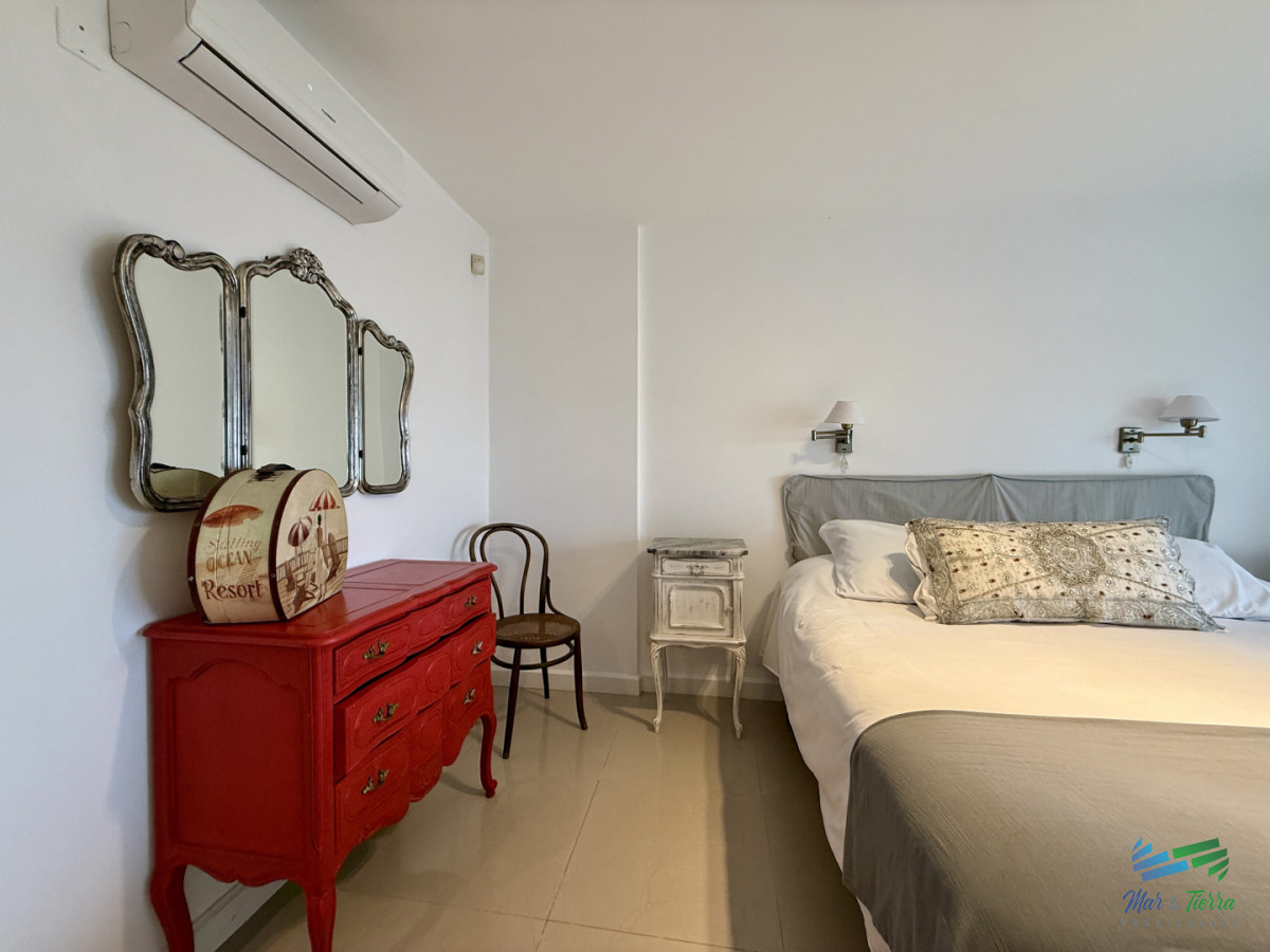 Apartamento ID.5785 - En venta apartamento 3 dormitorios en Manantiales, frente al Mar, Punta del Este.