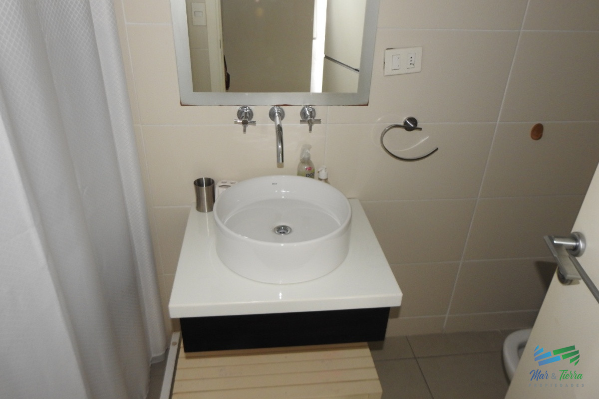 Apartamento ID.5784 - En venta apartamento 3 dormtirorios con parrillero propio, buenos servicios, playa Brava, Punta del Este