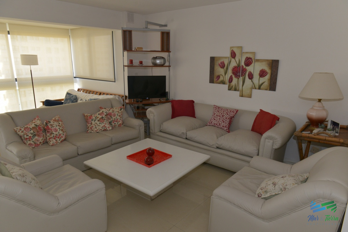 Apartamento ID.3187 -   Departamento en Punta del Este, Torre con servicios