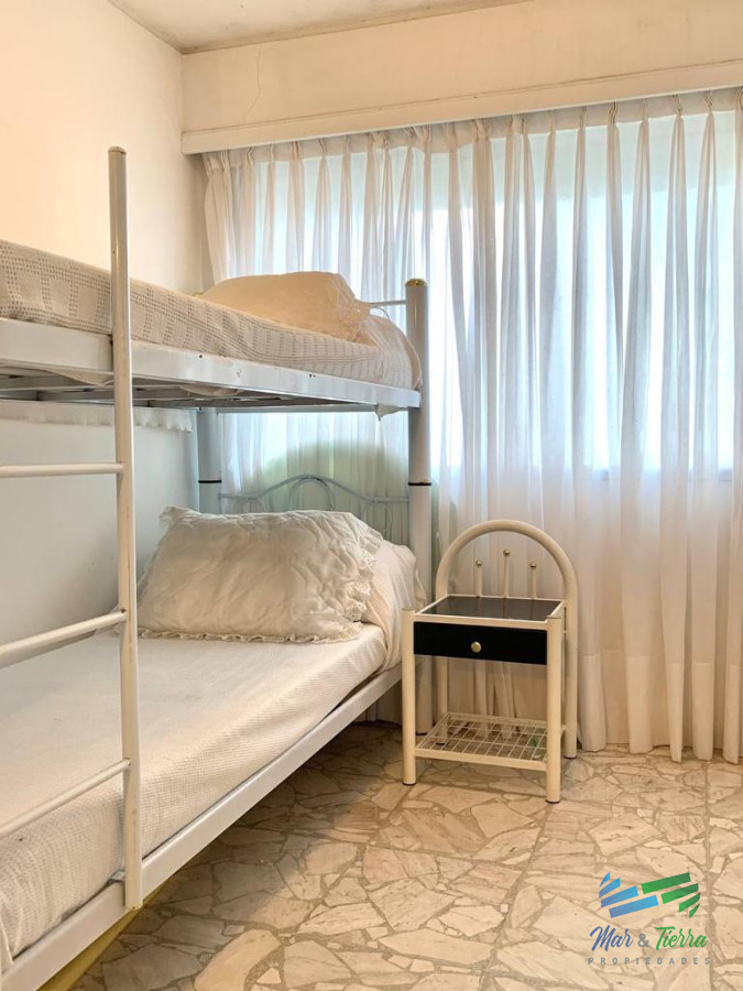 Apartamento ID.5130 - En venta apartamento 2 dormitorios, 2 baños, con servicios frente al mar, playa Mansa, Punta del Este