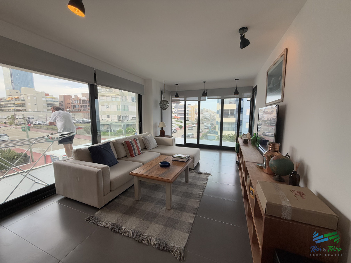 Apartamento ID.5180 - En venta apartamento 3 dormitorios en suite, primera linea, vista al mar, con servicios, Peninsula, Punta del este