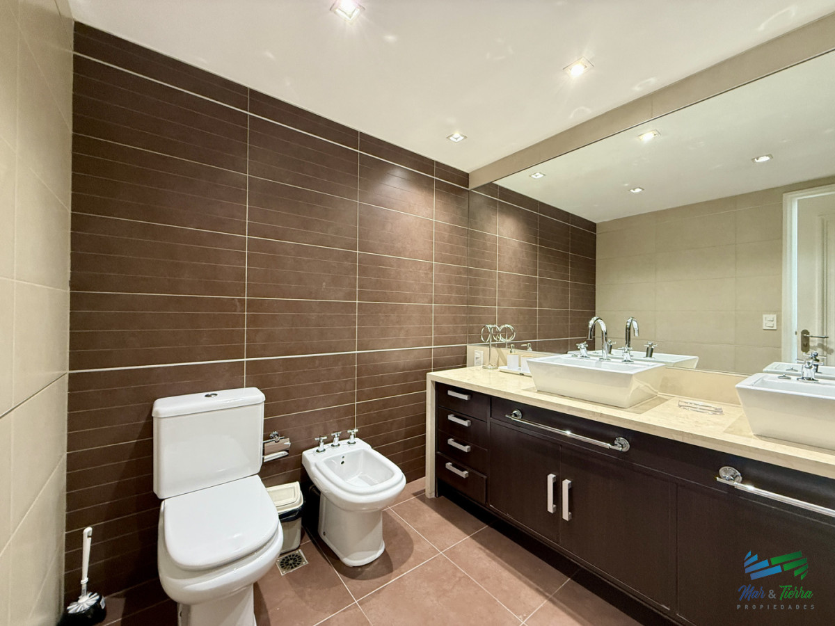 Apartamento ID.5716 - En venta apartamento 2 dormitorios en Imperiale, Playa Brava, Punta del Este