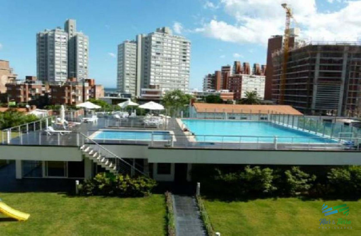 Apartamento ID.5784 - En venta apartamento 3 dormtirorios con parrillero propio, buenos servicios, playa Brava, Punta del Este