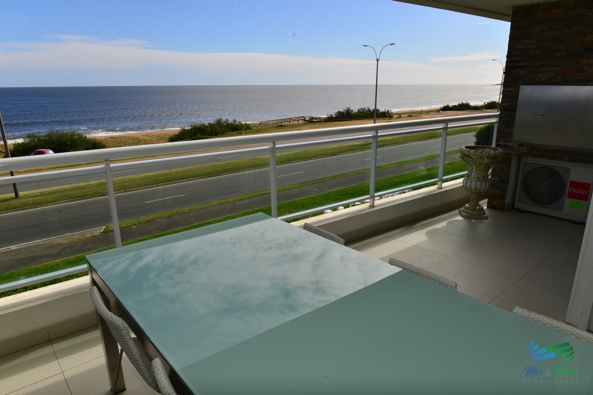 Apartamento ID.3234 - En venta, espectacular planta en primera línea sobre el mar!!!
