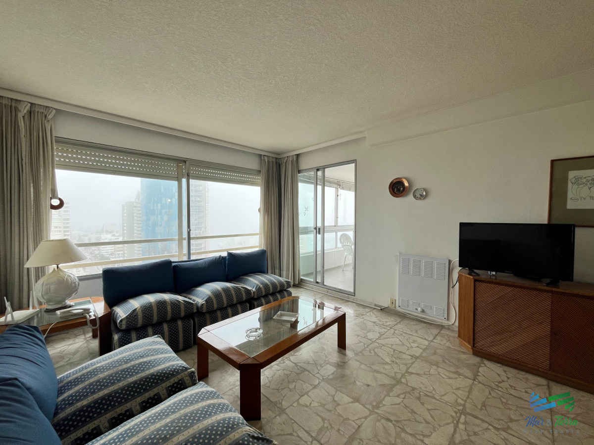 Apartamento ID.4900 - En venta apartamento 3 dormitorios en Peninsula, Punta del Este