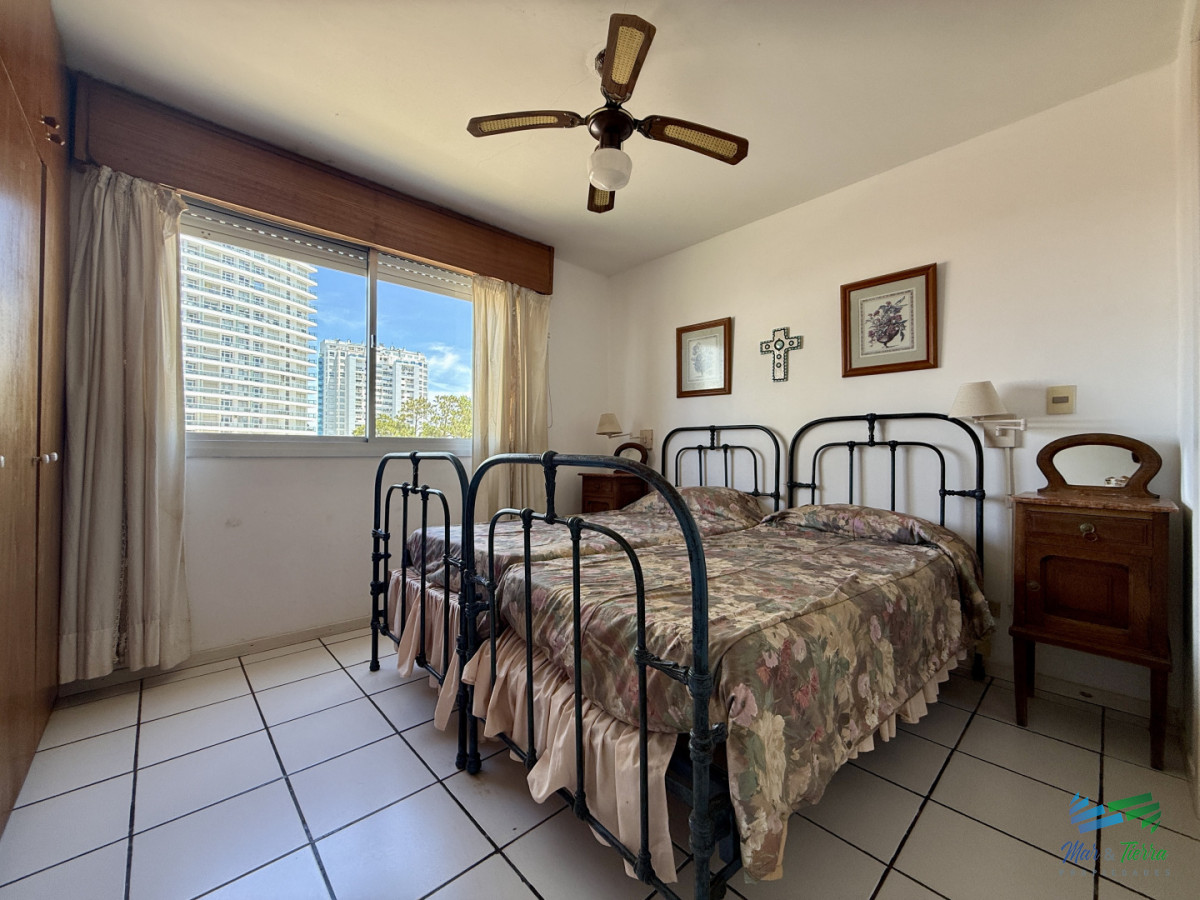 Apartamento ID.5430 - En venta apartamento 3 dormitorios en playa mansa, cerca Peninsula, Punta del Este.