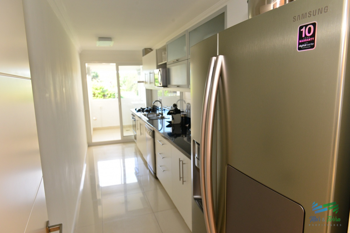 Apartamento ID.3234 - En venta, espectacular planta en primera línea sobre el mar!!!