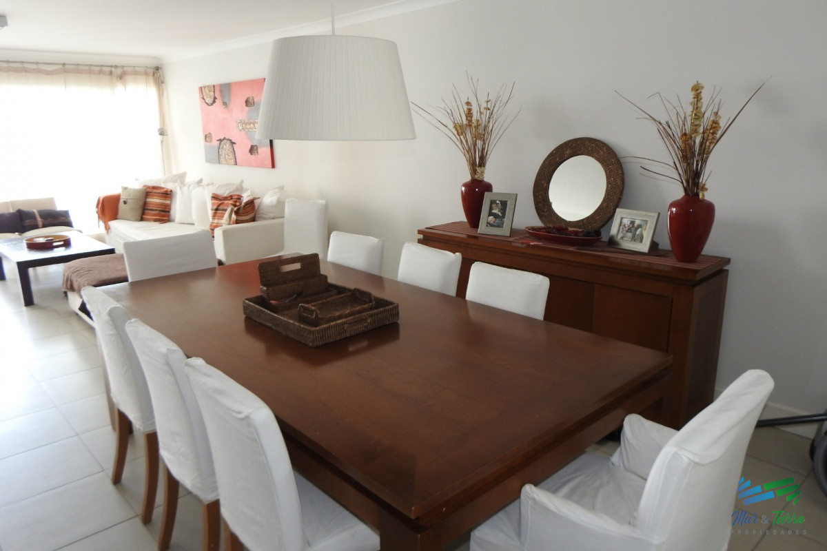 Apartamento ID.5784 - En venta apartamento 3 dormtirorios con parrillero propio, buenos servicios, playa Brava, Punta del Este
