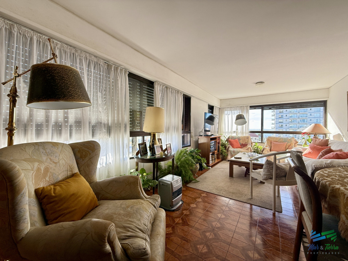 Apartamento ID.5717 - En Venta Amplio Apartamento en Torre Amalfi  Playa Mansa