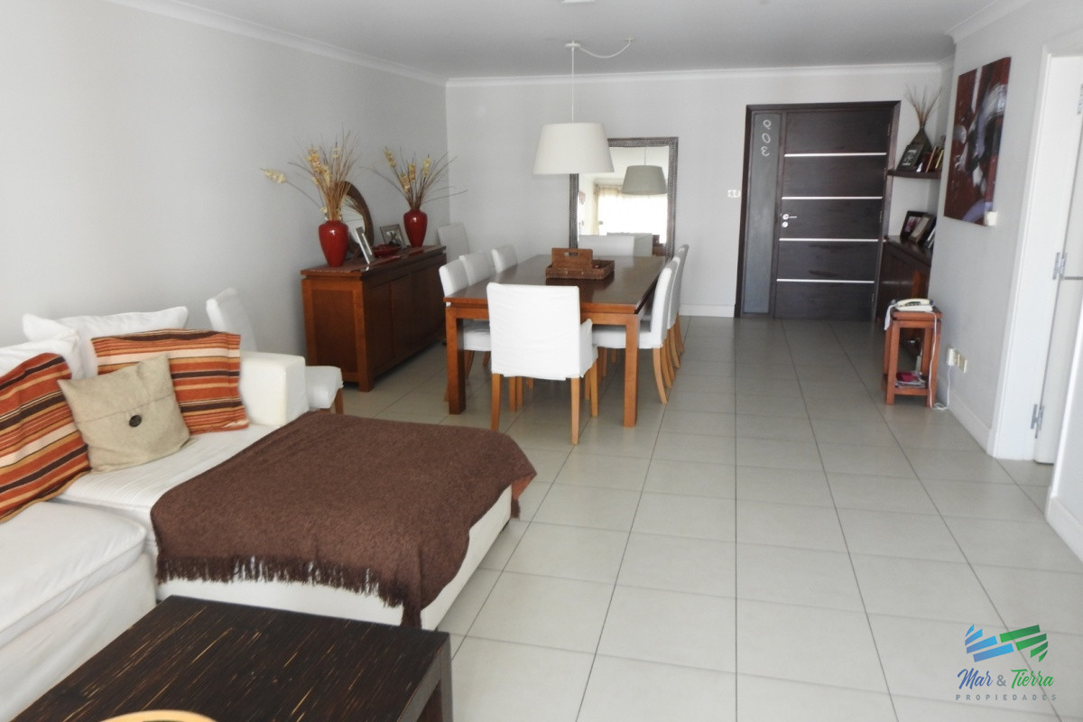 Apartamento ID.5784 - En venta apartamento 3 dormtirorios con parrillero propio, buenos servicios, playa Brava, Punta del Este