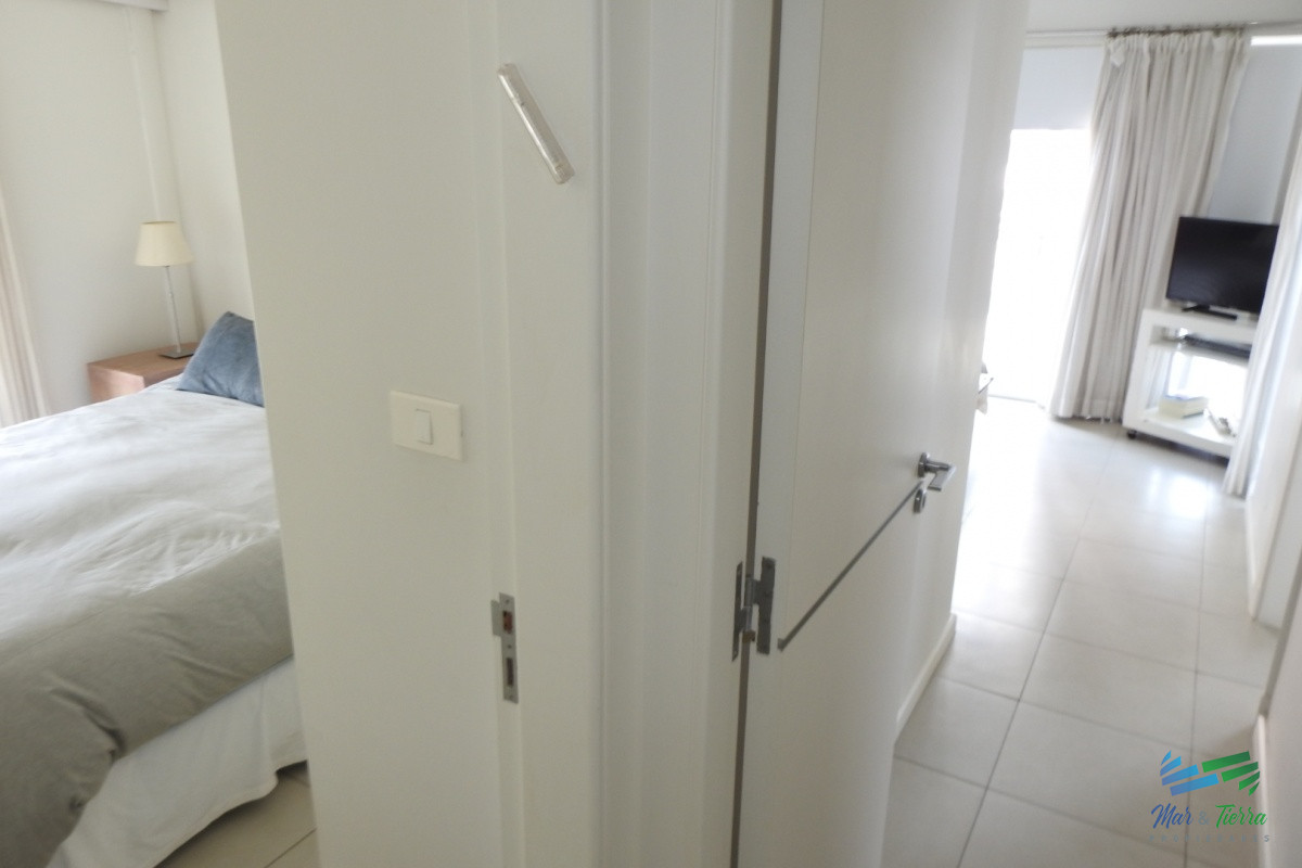 Apartamento ID.5784 - En venta apartamento 3 dormtirorios con parrillero propio, buenos servicios, playa Brava, Punta del Este