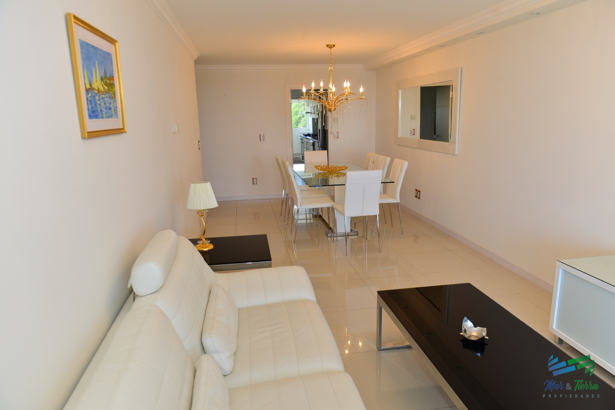 Apartamento ID.3234 - En venta, espectacular planta en primera línea sobre el mar!!!