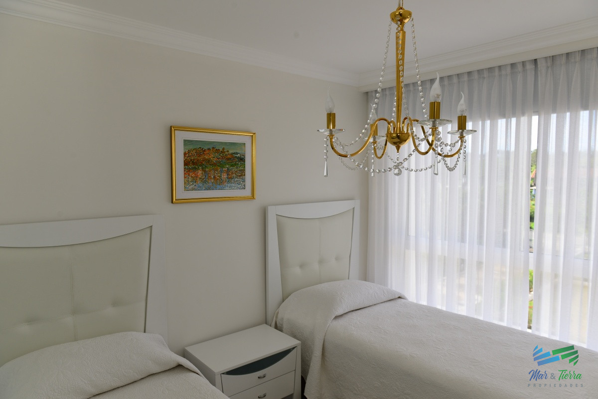 Apartamento ID.3234 - En venta, espectacular planta en primera línea sobre el mar!!!